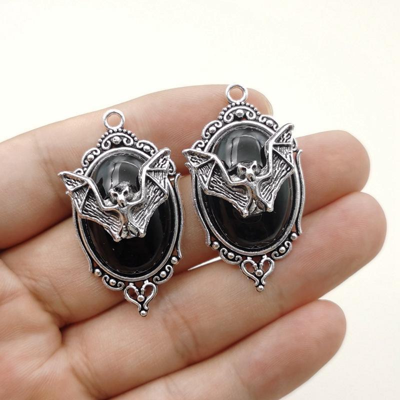 Silver-Plated Gothic Vampire Bat Pendant for Halloween Jewelry DIY