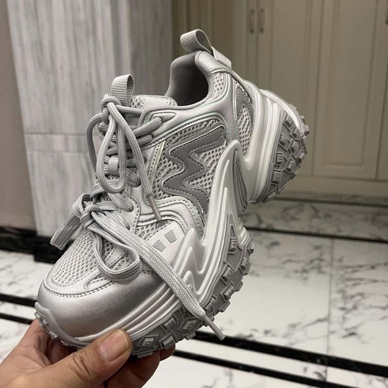 2025 catwalk dad shoes women's ins trendy retro old breathable thick sole heightening dirty fried street sneakers women