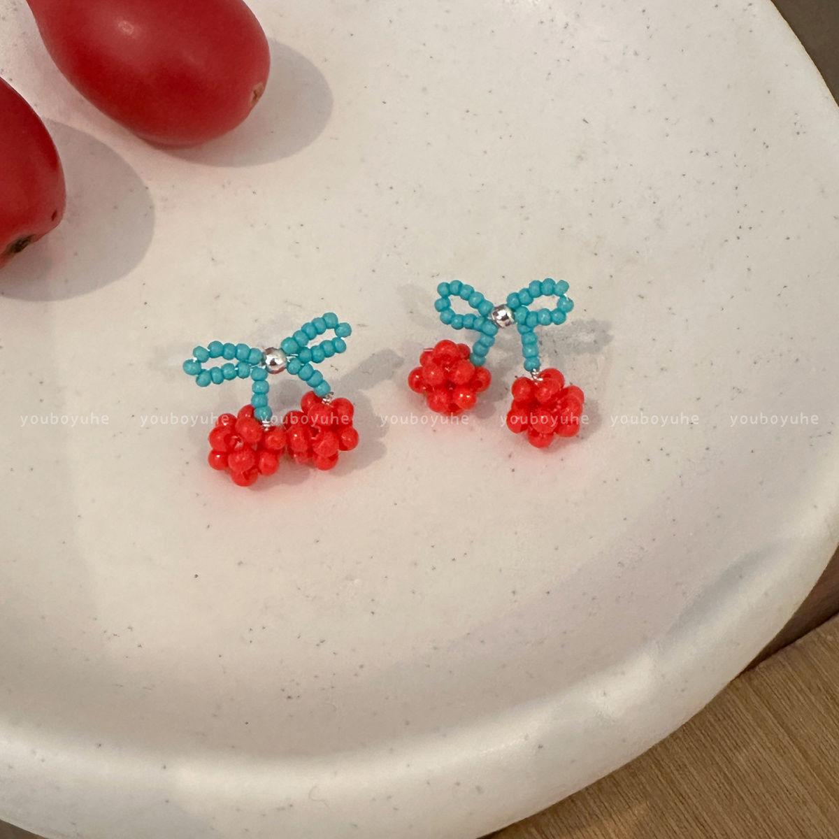 

Summer, sweet handmade beaded contrasting cherry stud earrings women s 2025 new high-end earrings niche earrings