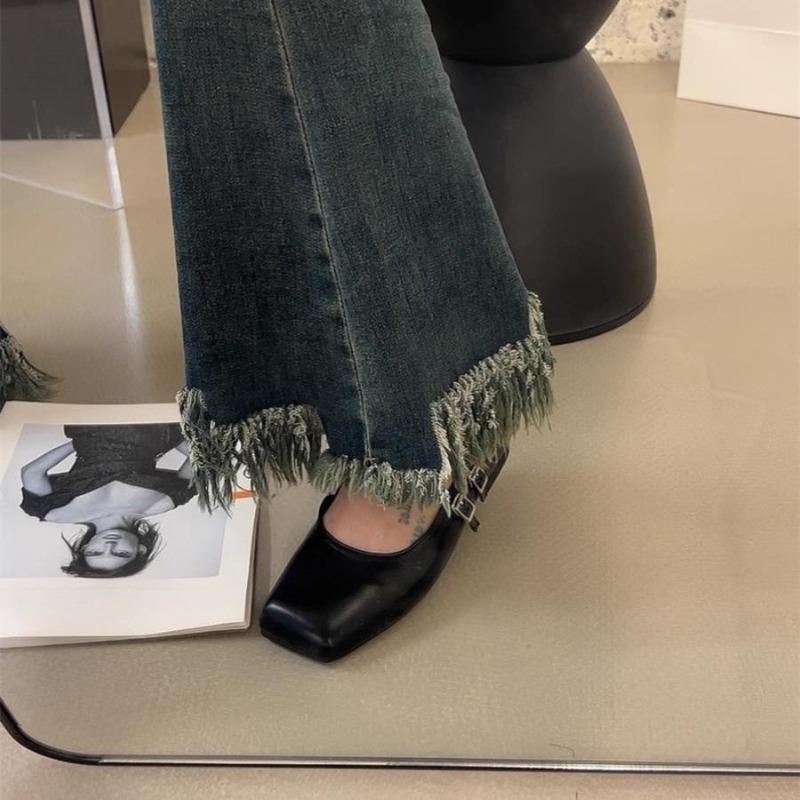 A New Style of Soft Flat Shoes for Women with A Square Toe and A Shallow Opening