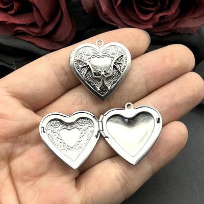Eco-friendly Stainless Steel Heart Bat Photo Frame Pendant Materials