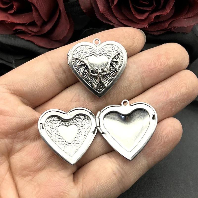 Eco-friendly Stainless Steel Heart Bat Photo Frame Pendant Materials
