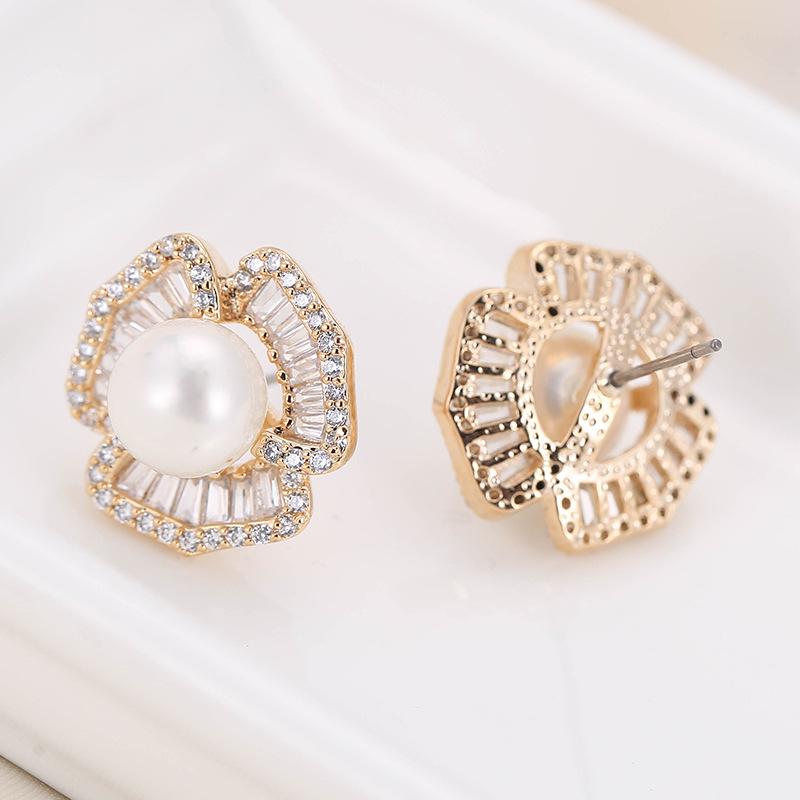 Elegant Pearl and Rhinestone Stud Earrings - Women's Stylish European and American Copper Accessories