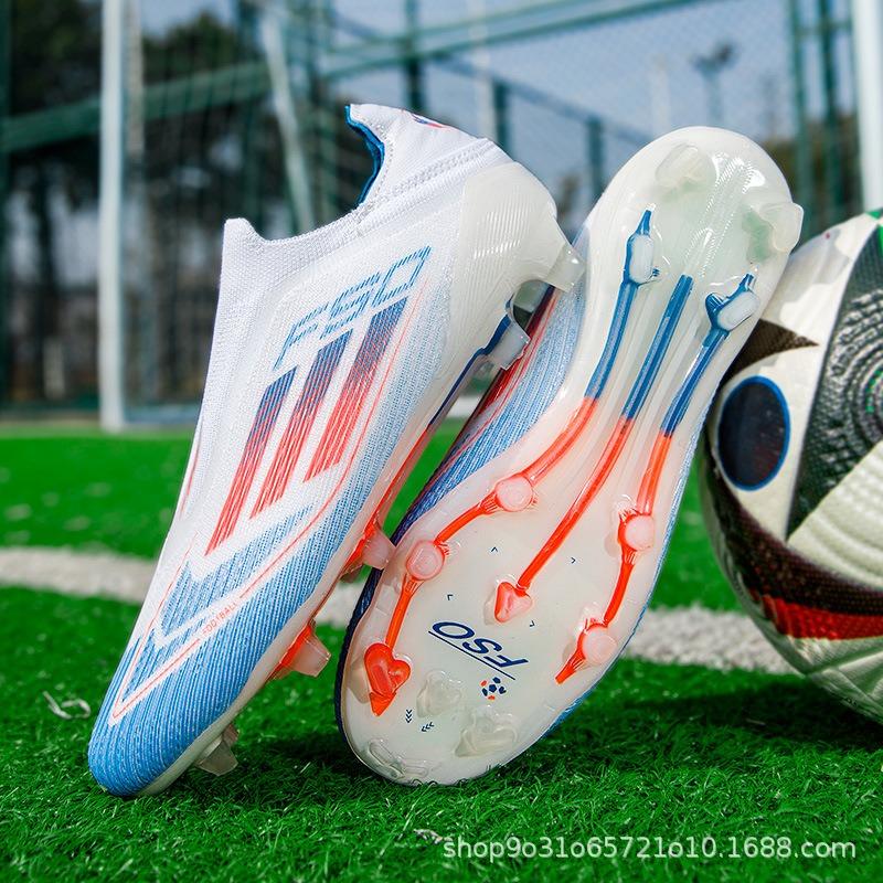 Nové kopačky na mistrovství světa Kolíky Přírodní tráva Zlomené kolíky Pánské a dámské tréninkové boty Profesionální soutěž