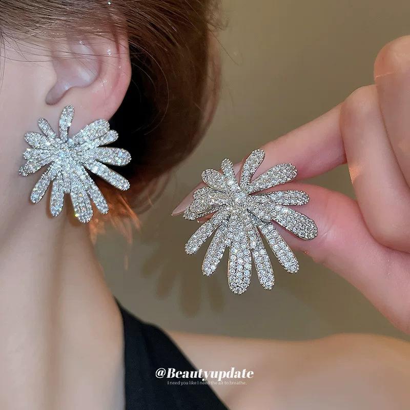 Light luxury heavy industry design sense zircon fireworks earrings women, luxury temperament exaggerated full diamond earrings high-end stud earrings