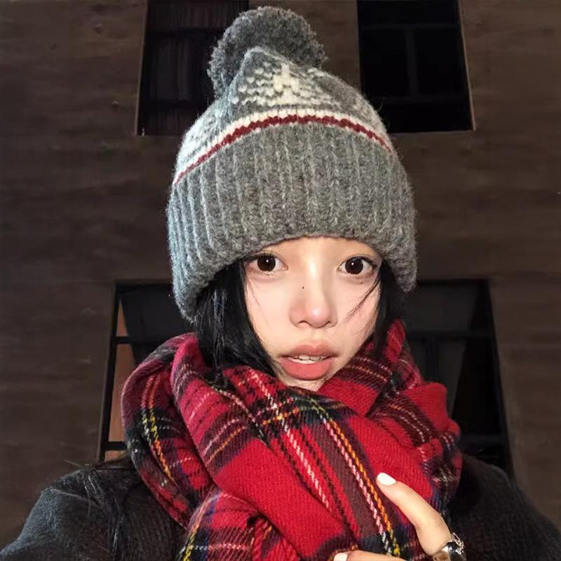 Fair Island contrasting color knitted wool hat women's season versatile big head circumference showing face small ear protection warm pullover hat