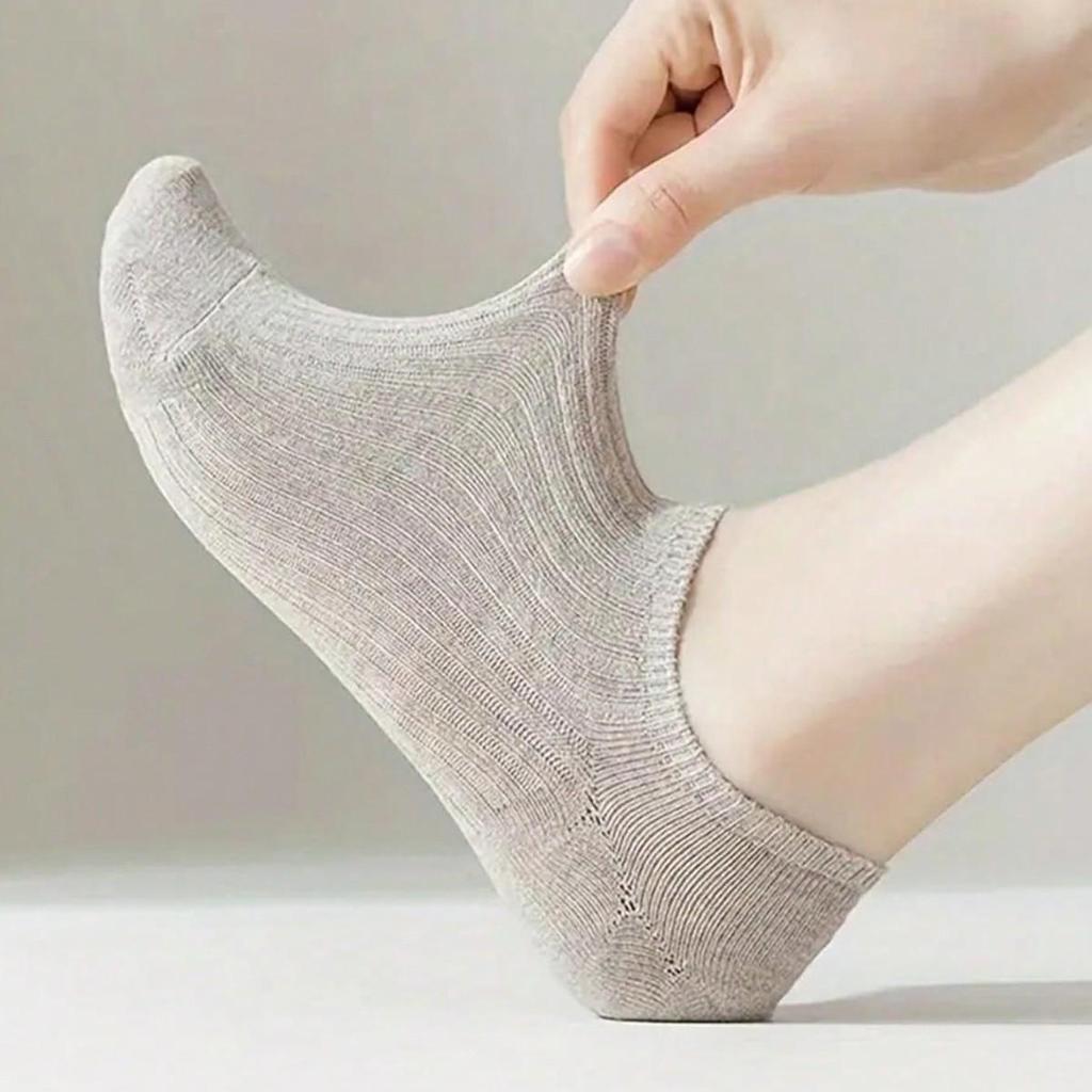 Japanese Style Non-Slip Low-Cut Women's Boat Socks - Breathable, Odor-Resistant, Invisible, Solid Color Antibacterial Design.