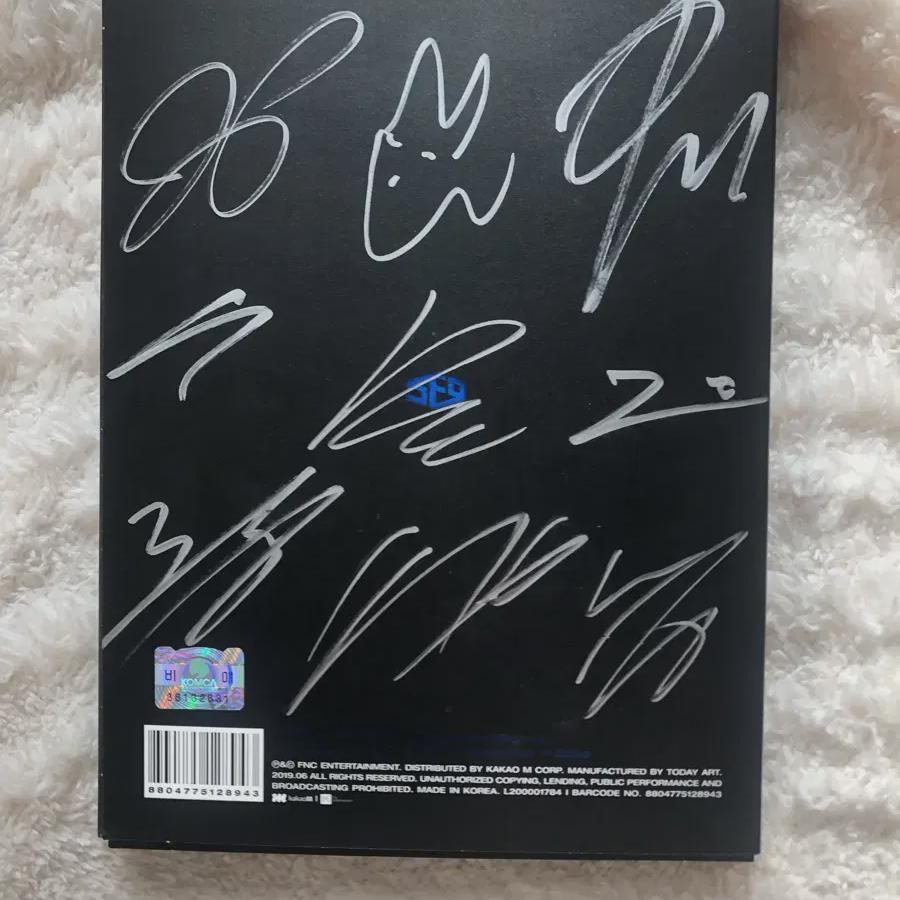 

Sf9 Sf9 Подписать альбом