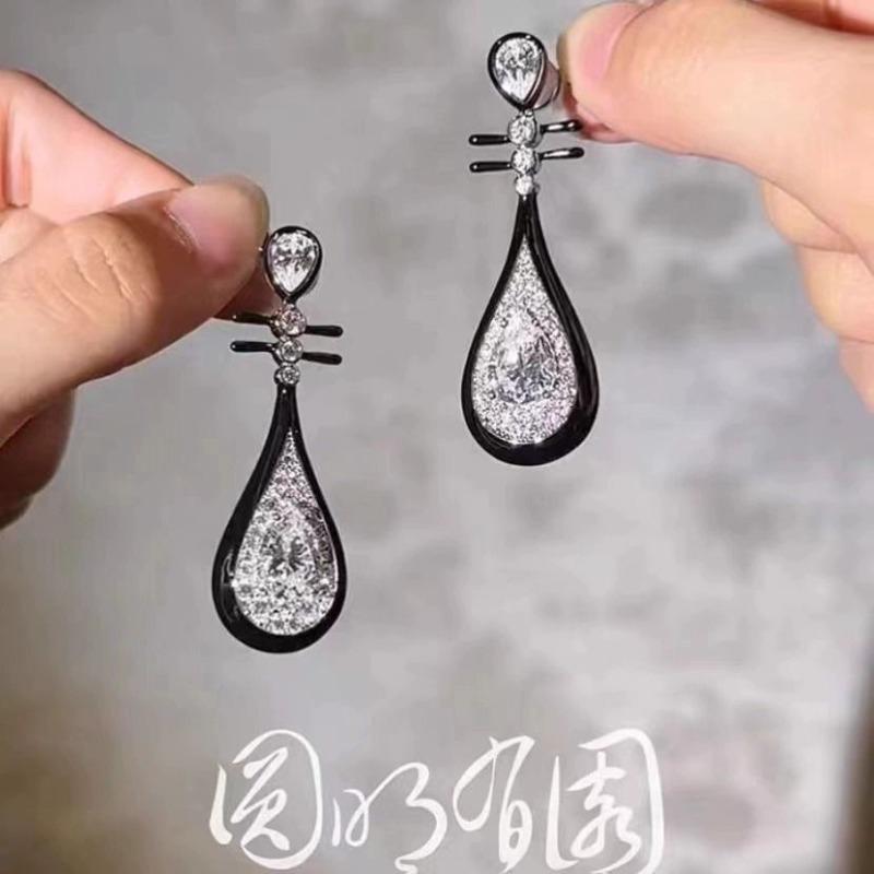 Chinese Fashion Earrings for Women Vintage Fan Shaped Acrylic Jewelry Creative Ethnic Gifts