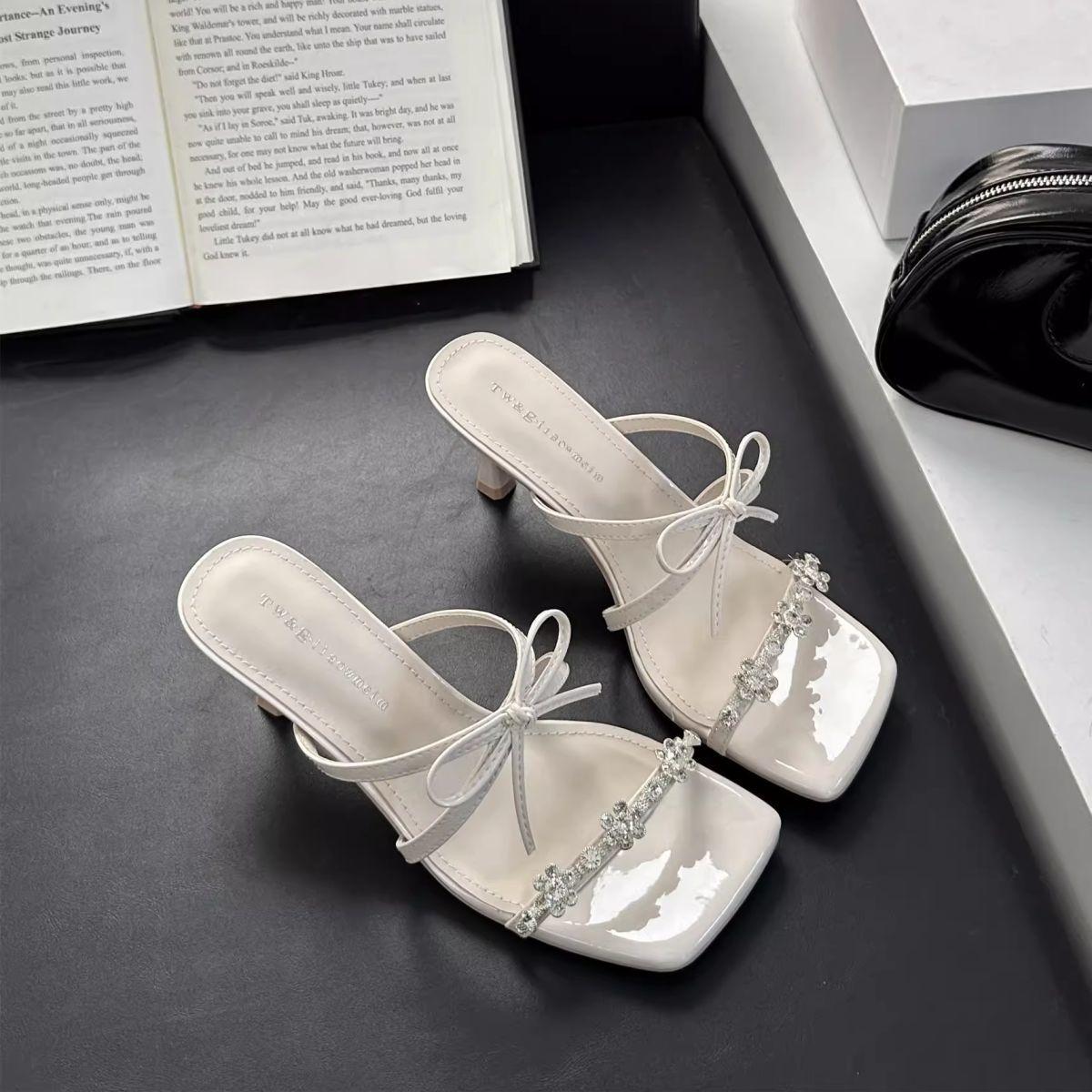 

Fairy rhinestone bow sexy outer slippers 2025 summer new thin heel square head open toe sandals 40