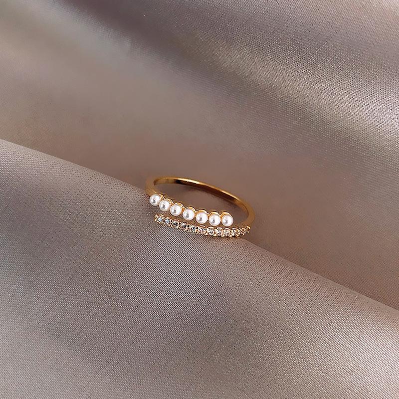 Metallic diamond-set pearl open ring, fashionable and compact temperament index finger ring, jewelry.