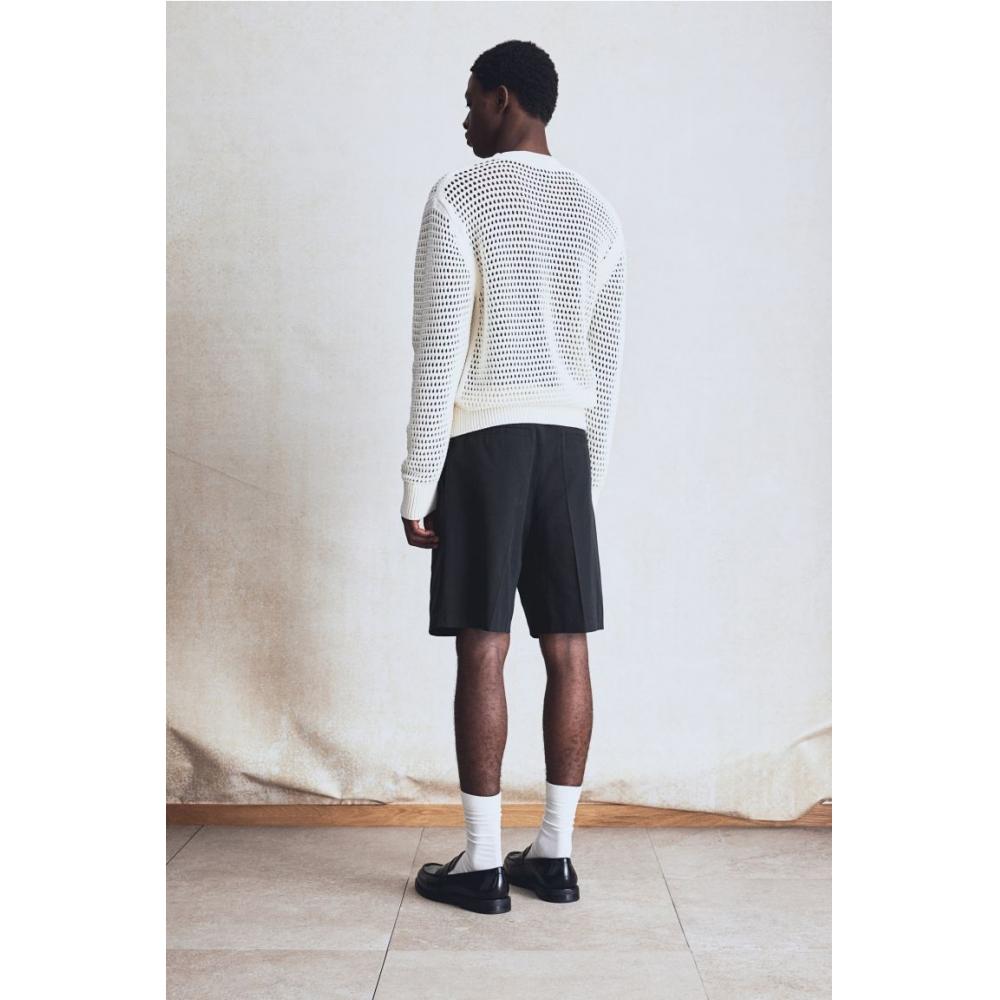 H M Relaxed Fit Twill berMuda sHorts Black