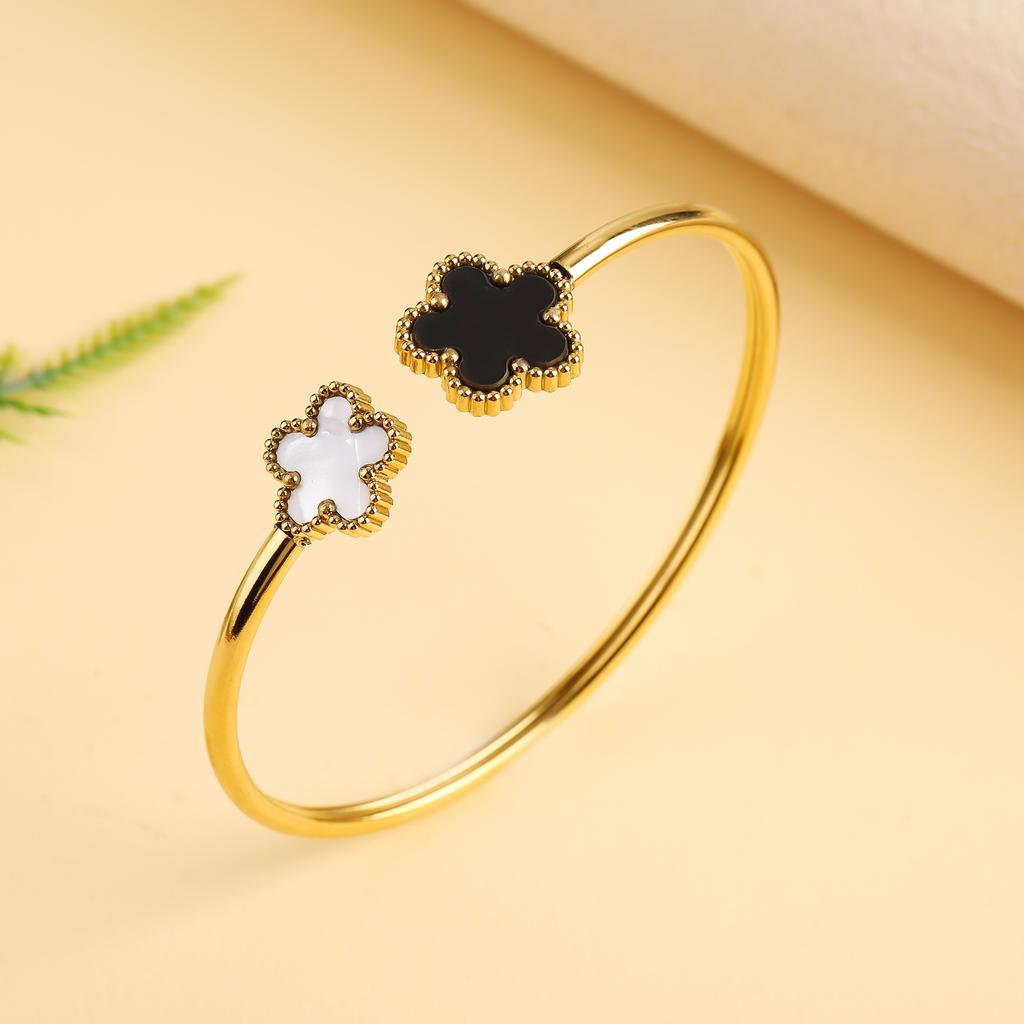 Klassisches Luxus Fünf-Blatt-Blumen Edelstahl Offener Armreif Glücksklee Armreif Mädchen Mädchen Jubiläum Hochzeitsschmuck Cl