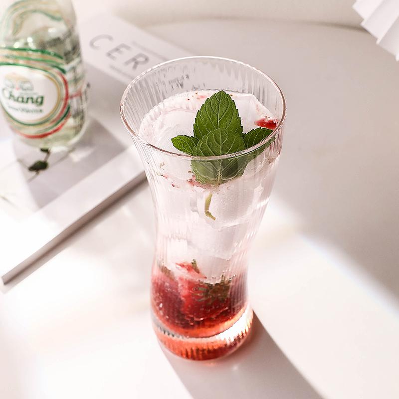 370ml Kreativní sklenice na víno ve tvaru vlny Bar Velkoobjemový pohár na točené pivo Džus Soda Voda Hrnky na studené nápoje Pruhovaná koktejlová sklenice