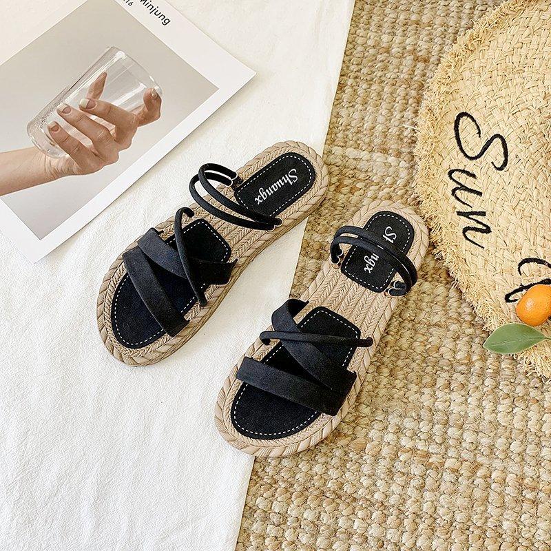 Sandals women wear 2025 new summer Internet celebrity ins versatile go out flat Roman cool slippers beach shoes