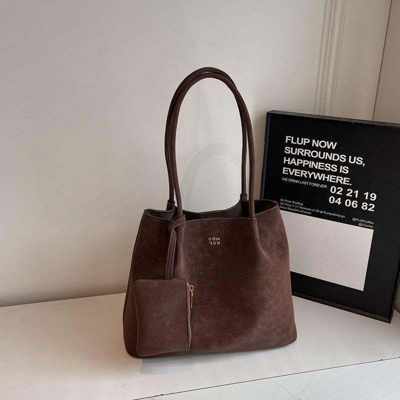 

Retro large-capacity portable girl 2025 new fashion simple mother and child bag to work commuter tote shoulder bag women