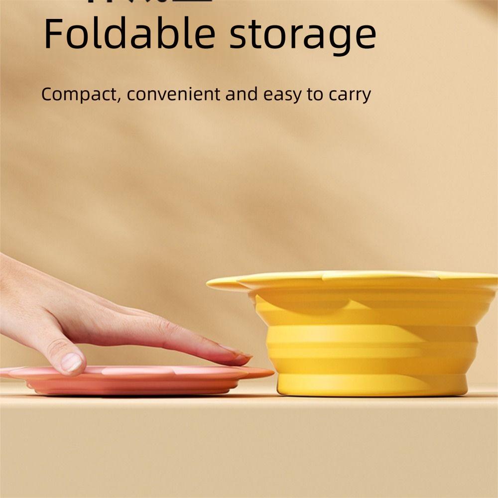 BPA Free Collapsible Dog Bowl Flower Shape Portable Pet Travel Feeder Easy To Clean with Carabiner Folding Silicone Dish
