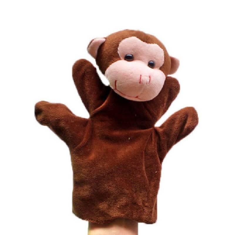 Weiche und entzückende Handpuppen von Gemeinschaftshelfern mit bunten Tiermotiven