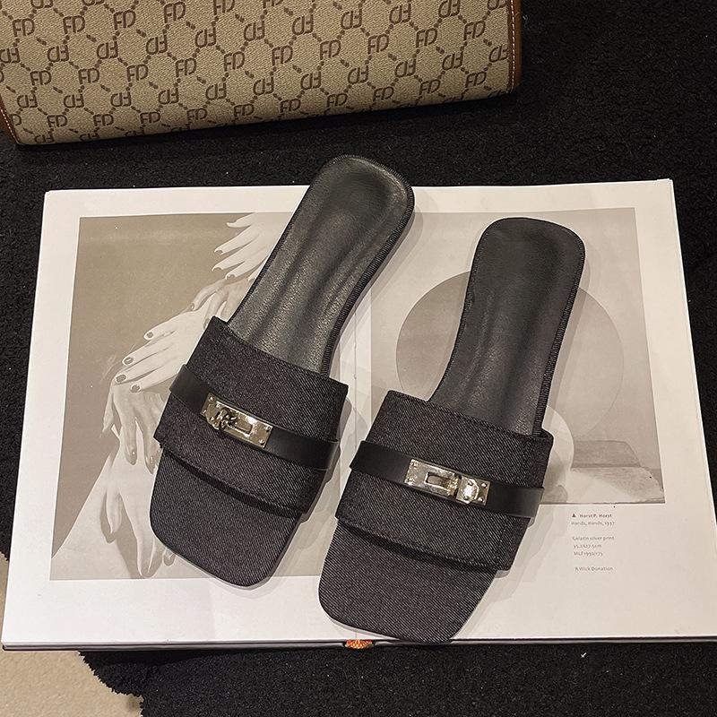 

2025 лето новый квадратный носок открытый носок модные металлические застежки на плоской подошве уличная одежда универсальные крутые шлепанцы на низком каблуке женские 41 чёрный