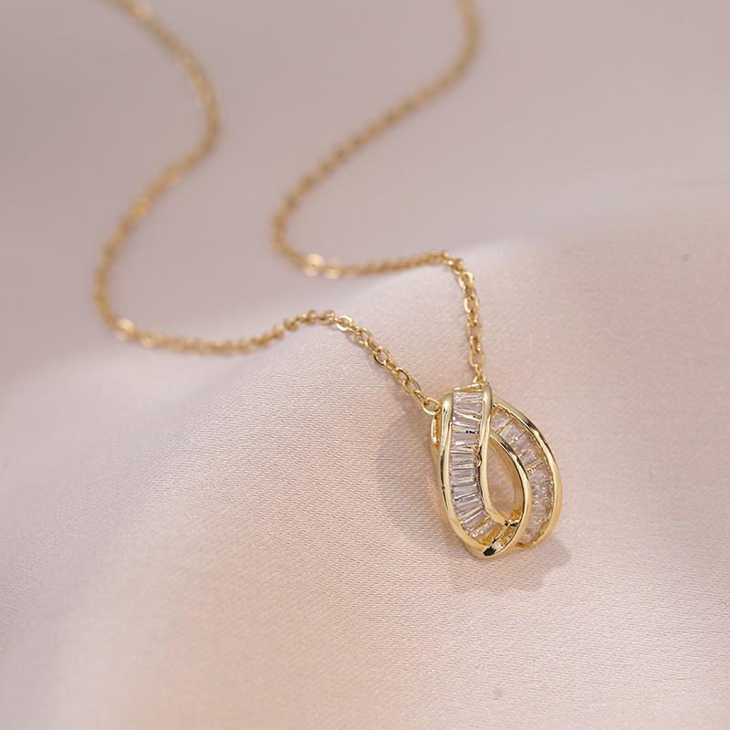 Women's Fashion Heart Pendant Necklace - Elegant, Simple Design, Versatile Clavicle Chain Jewelry