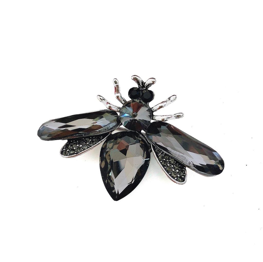 New Rhinestone Bee Brooch: Fashionable Insect Pin for Women's Overcoats and Suits