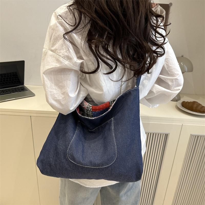 Spleißen kontrastierender Farben Retro-Trend Designgefühl Positiv und negativ doppelseitige Umhänge-Unterarm-Messenger-Tasche Tragetasche mit großem Fassungsvermögen