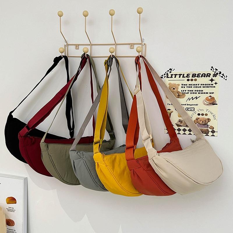 New Student Portable Shoulder Bag Women Go Out for Leisure Travel Light Messenger Bag Solid Color Simple Dumpling Bag