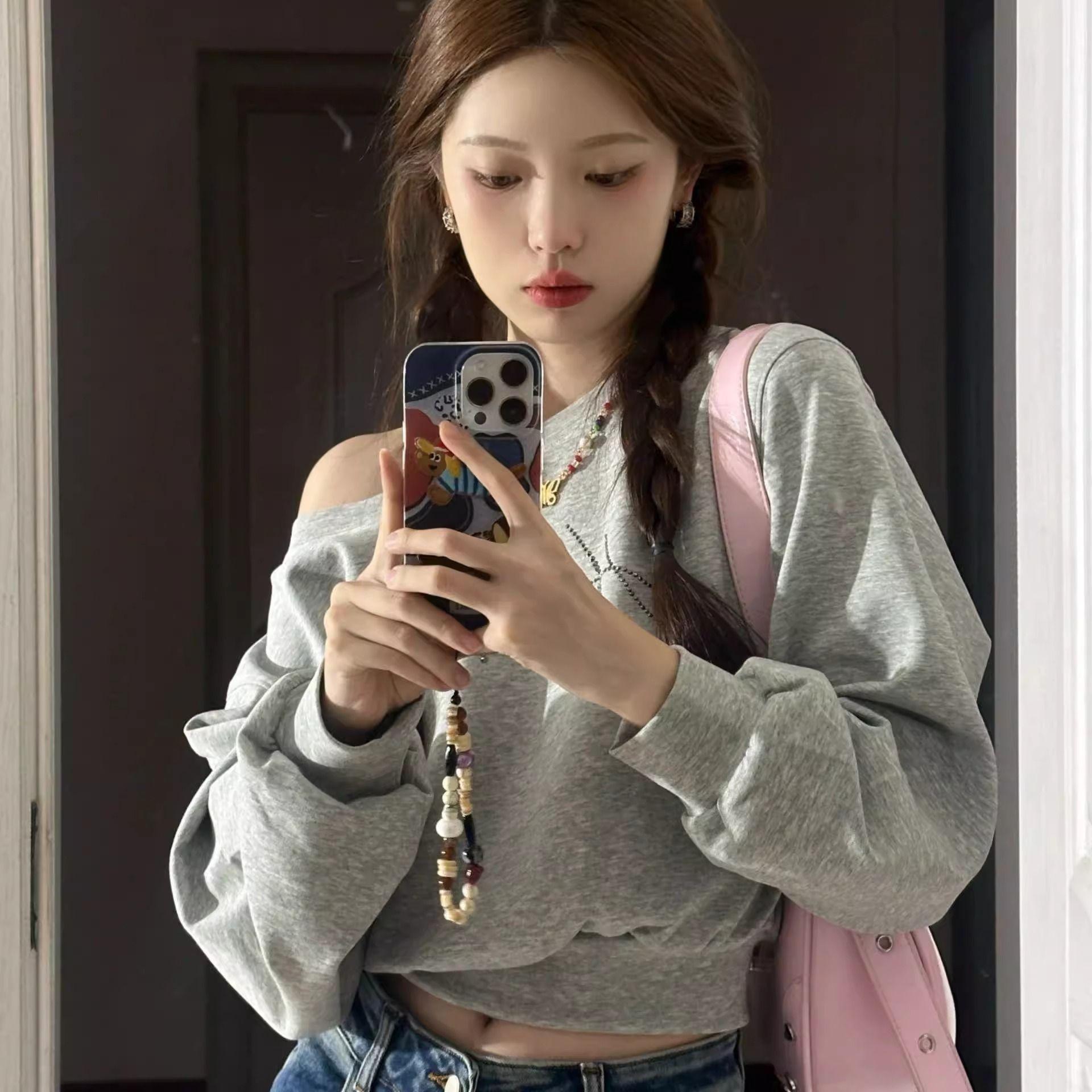 

American Retro Rhinestone One-Shoulder Sweatshirt: Trendy Autumn Long-Sleeve Top M