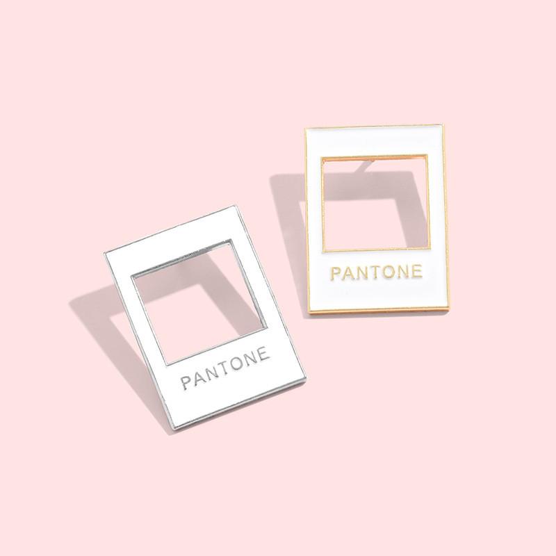 Kreatywna Broszka z Literą Pantone Akcesorium Dla Mężczyzn I Kobiet W Unikalnym Geometrycznym Wzornictwie