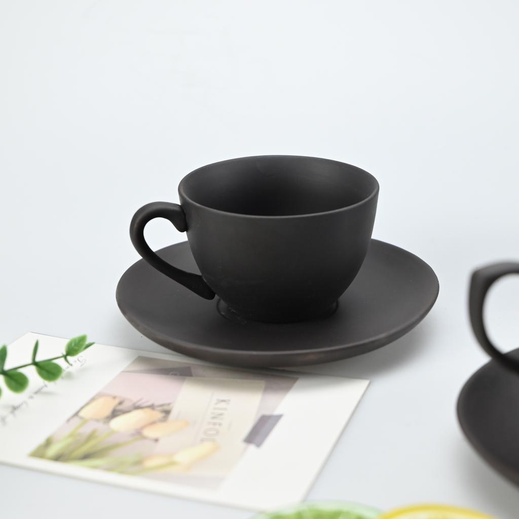 2 szt./zestaw Wysokiej klasy filiżanki do kawy i spodki, Wysokiej wartości ceramiczne kubki, Filiżanki do kawy Latte Art w stylu biznesowym, Ręcznie formowane filiżanki