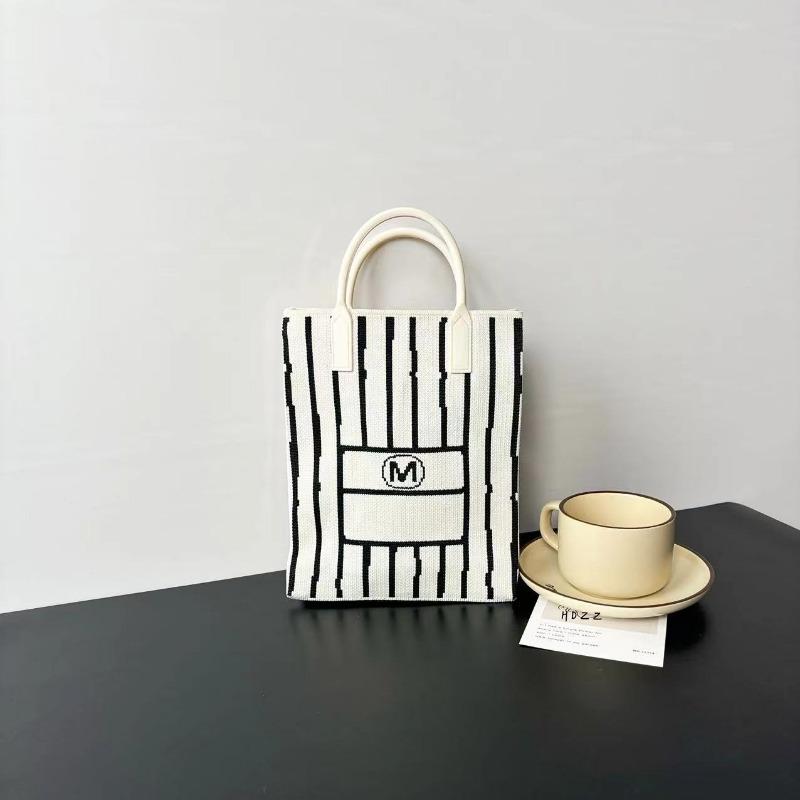 New large-capacity knitted bag, mobile phone bag, niche shoulder messenger bag, high-end, cartoon fashion handbag.