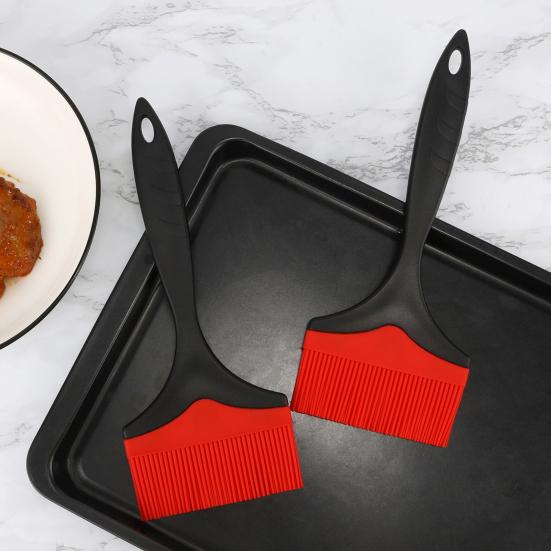 Oil Brush Easy To Clean Silicone Basting Pastry Brush Heat Resistant Oil Sauce Brush for Home Kitchen
