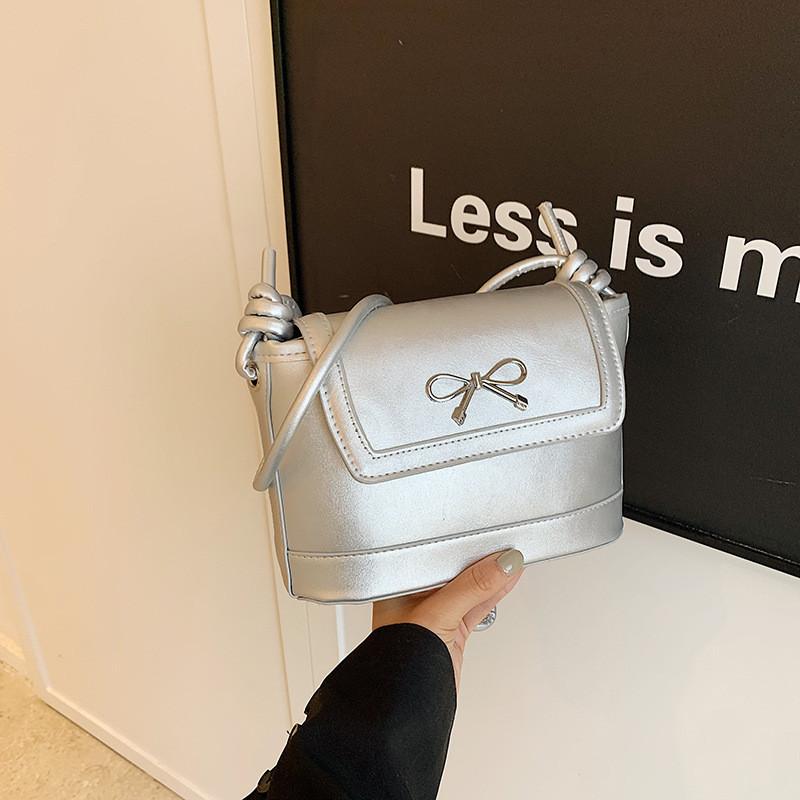 

2024 New Summer Small Shoulder Bag Stylish Minimalist Design For Women In Black White Red Silver срібний