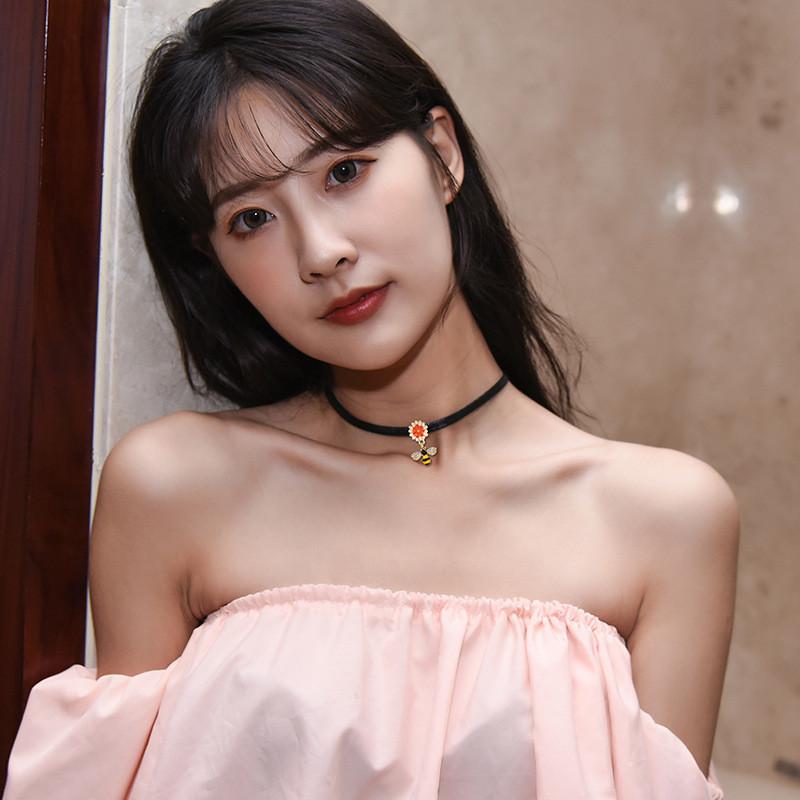 New Korean Style Choker Necklace Featuring Charming Bee Design For Women Accessories