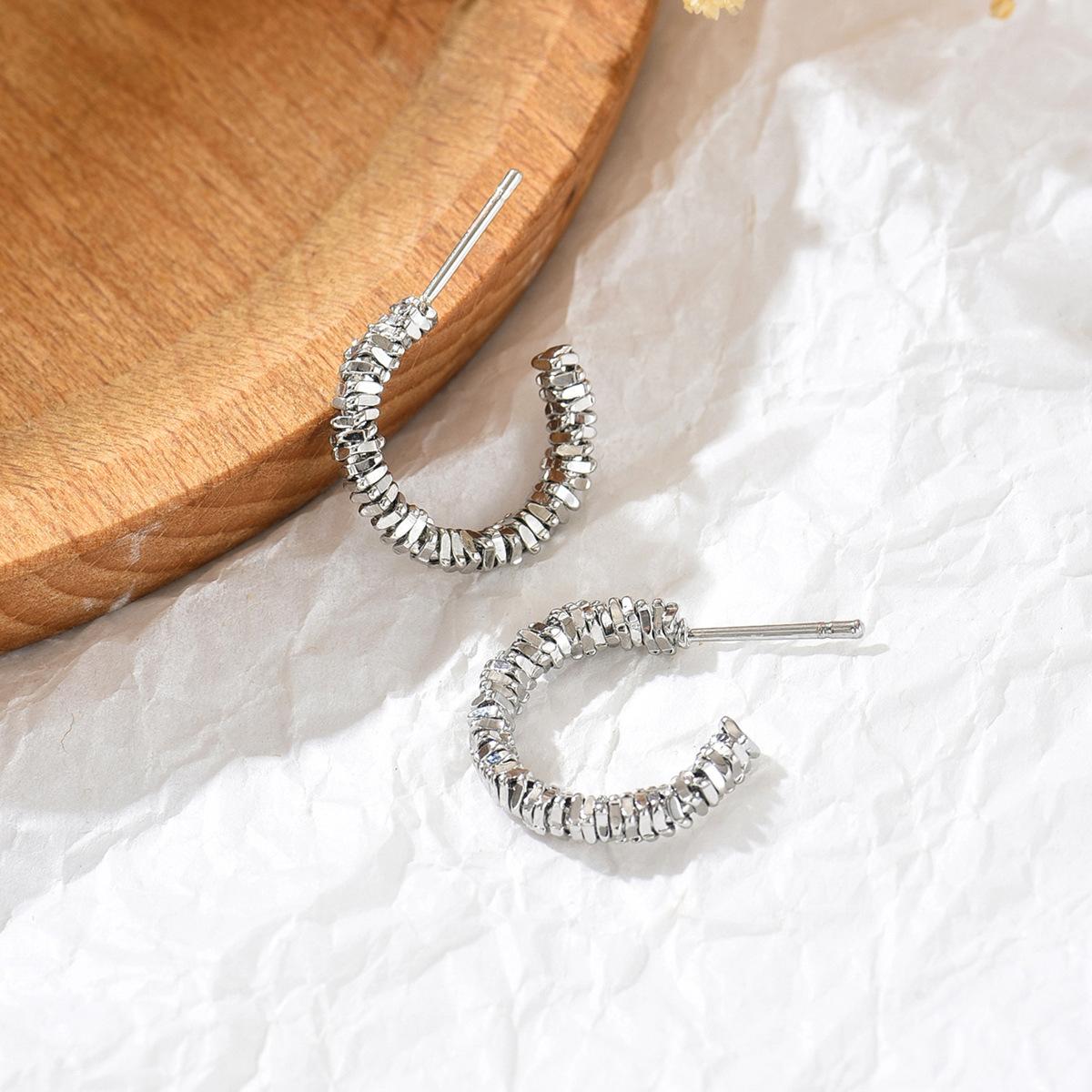 

C-shaped stud earrings, personality temperament accessories, niche design sense, casual and versatile irregular ins style earrings