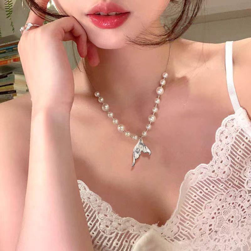 French Temperament Pearl Fishtail Pull Necklace Women'S Light Luxury Niche High-End Clavicle Chain Neck Chain Accessories Choker