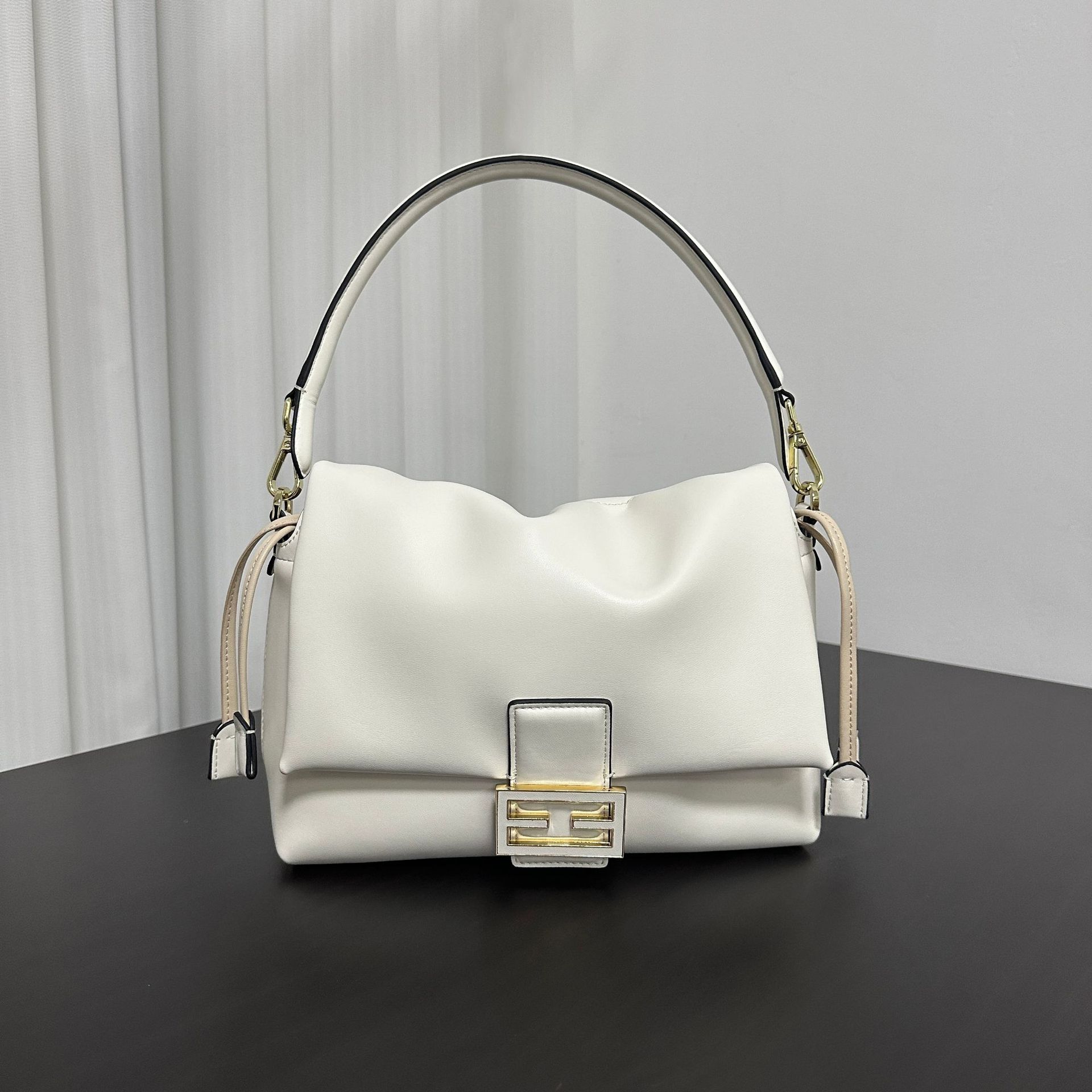 

Ленивый стиль, новая сумка из овчины с завязками под мышкой для женщин, большая вместимость, мягкая кожаная универсальная кожаная сумка через плечо, сумка-тоут 26.5x8.5x18cm белый