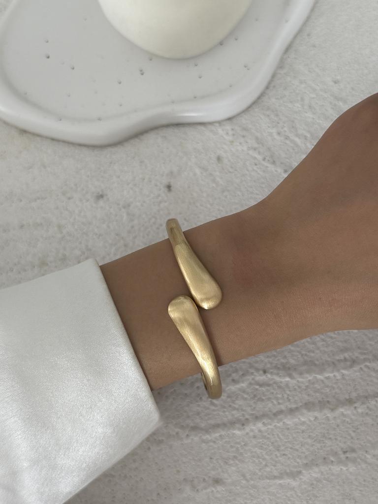 Ingemark Creative Hip Hop Matte Heavy Metal Chunky Spring Bangles for Women New Trend Gold Color Arm Bracelets Grunge Jewelry