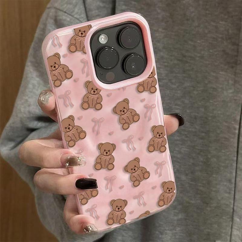 

A Cute And Sweet Heart-Shaped Folds Texture Phone Case For iPhone 17 Pro Max 16 Plus 15 14 13 12 11 With Bow Tie Bear Design iPhone 15