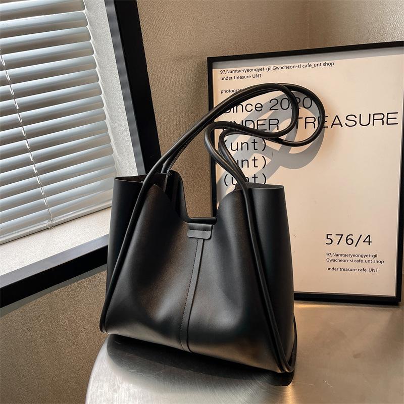 

Tote bag women s large-capacity new simple and versatile single shoulder mother and child bag high-end summer commuter bag чёрный