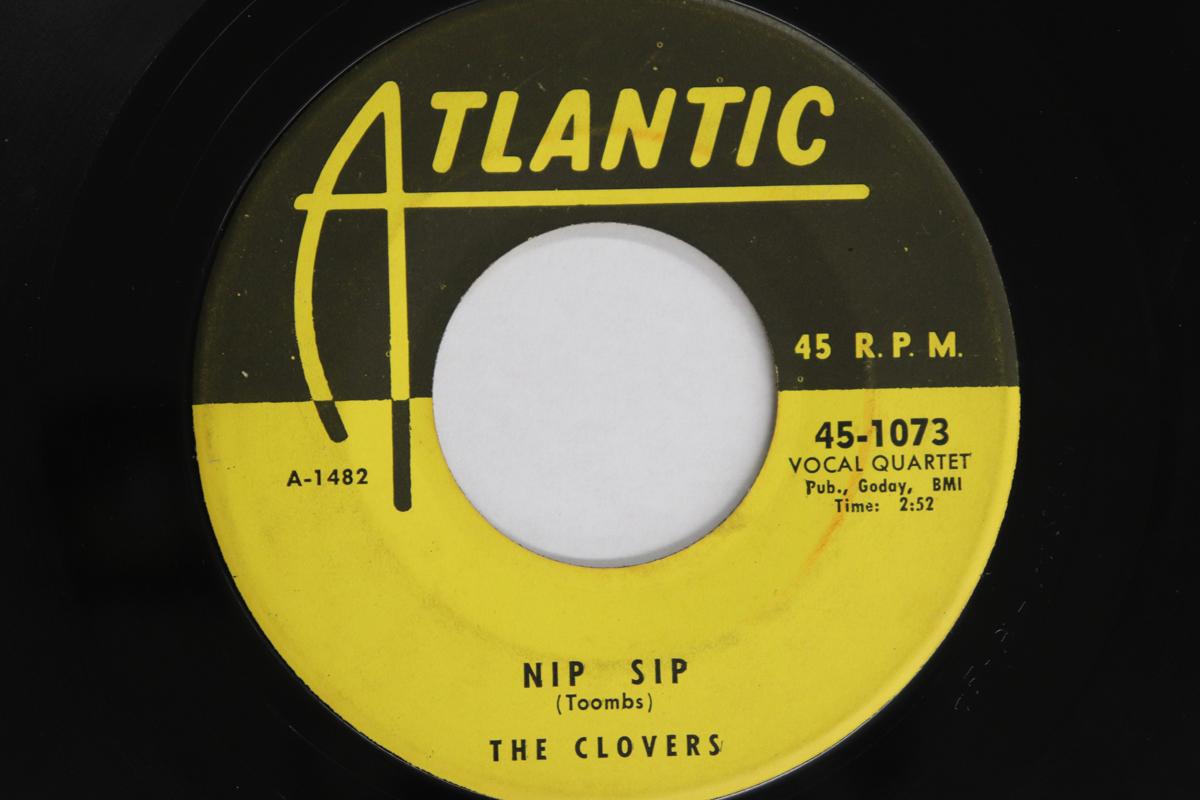 

7-дюймовая пластинка CLOVERS - Nip Sip / If I Could Be Loved By Yo 451073 ATLANTIC 1955 США Соул/Фанк Б/У