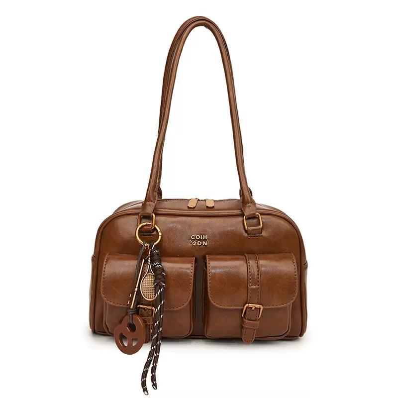 Women's Retro Solid Color Pu Leather Shoulder Bag with Multiple Pockets Large Capacity Comes with a Detachable Accessory Charm