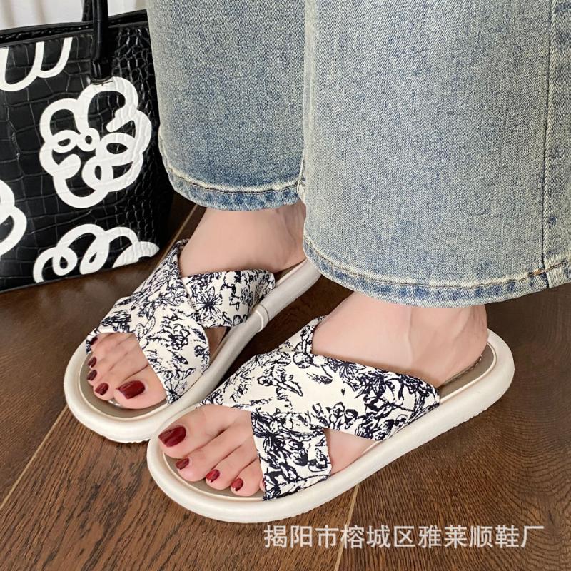 Fashion Chinese Style Flat-Bottomed Womens Slippers Summer Wear 2025 New High-End Cross With Beach Sandals For Women Zapatillas de mujer
