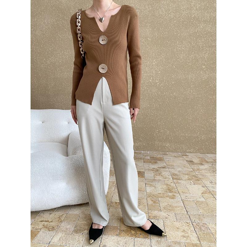 

Тонкий розділений светр із V-подібним вирізом і круглою пряжкою Sinan Blogger SN6515 One Size кавовий