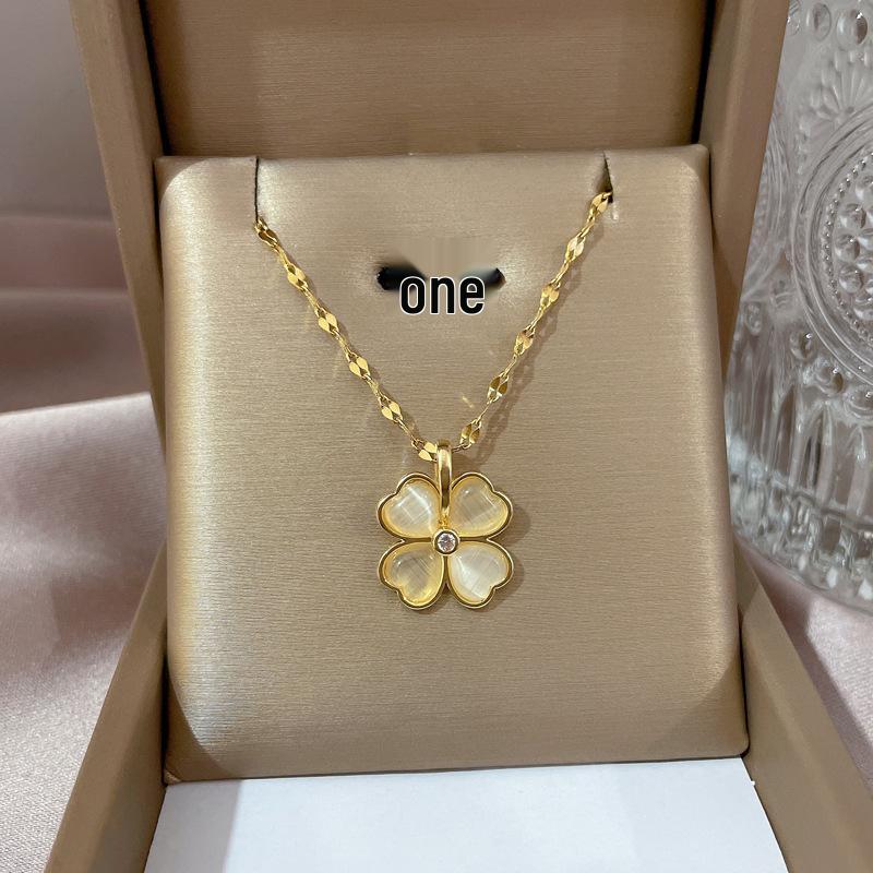 **Lively Women's Necklace: Titanium Steel & Gold-Plated Copper Clavicle Chain**