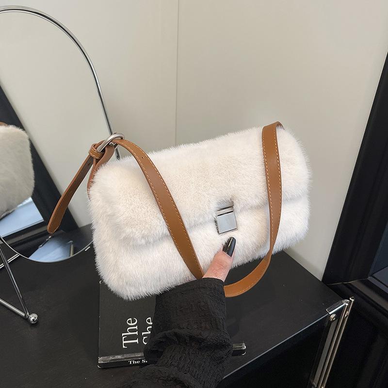 Plush Bag Women's Large Capacity 2025 New Autumn and Winter Versatile Casual Shoulder Underarm Bag Plush Small Square Bag