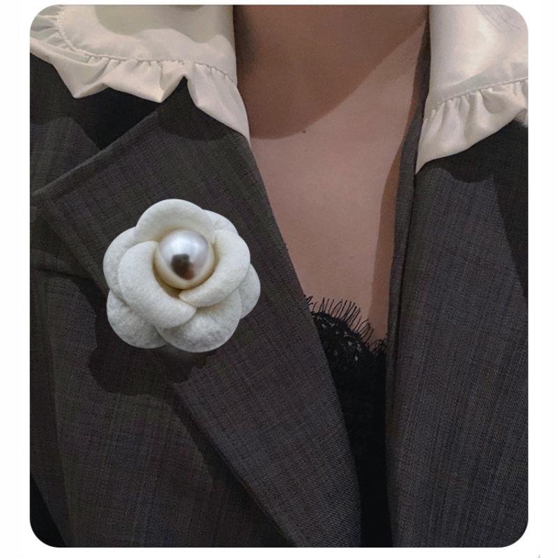 Women Vintage Temperament Imitation Wool Pearl Camellia Brooch Clothing Accessories