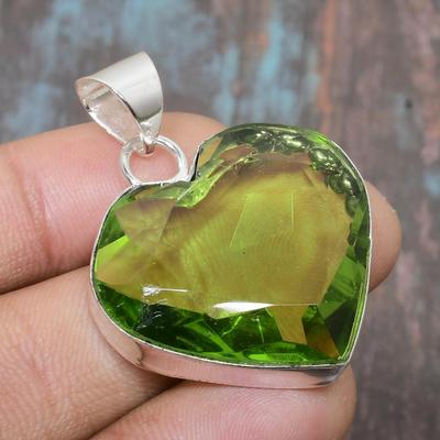 Krásný přívěsek z drahokamů Peridot z 925 sterlingového stříbra