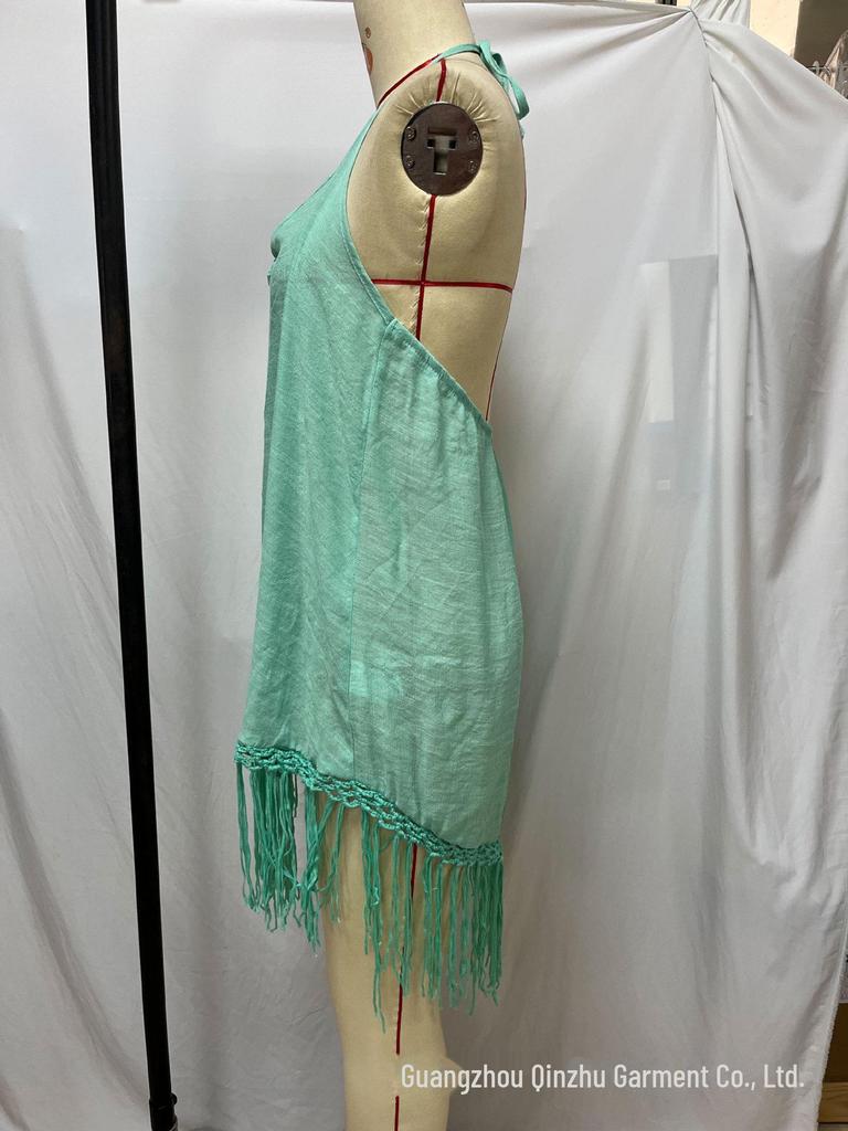 Letnia narzutka na bikini z frędzlami – jednokolorowa sukienka na wakacje na plaży