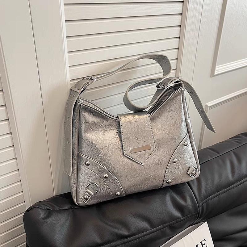 New Large Capacity Retro Tote Bag Trendy Popular Rivet Motorcycle Single Shoulder Bags Simple Versatile  Women's Bag